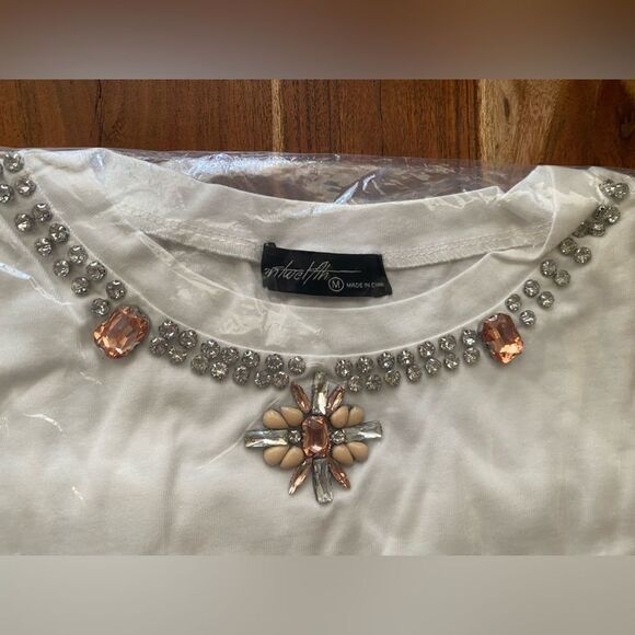 On Twelfth White t shirt with stones on the neck New - Picture 8 of 8